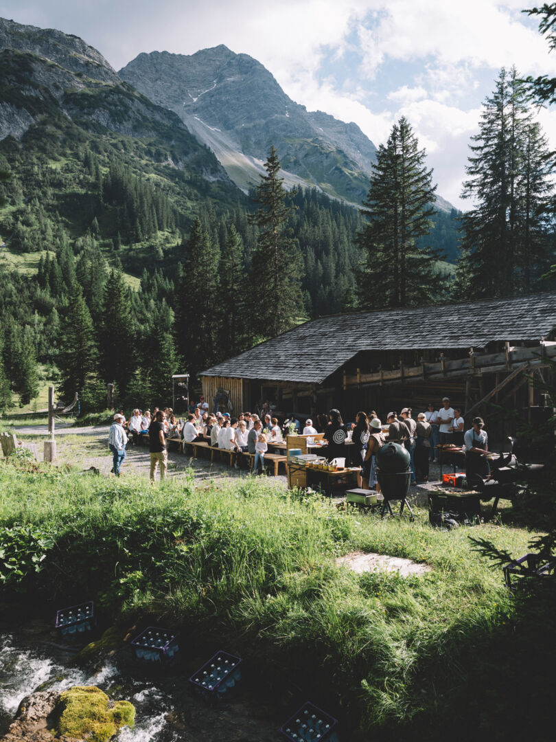 Gemütliches kulinarisches Zusammentreffen bei der Zuge Säge im Zugertal
