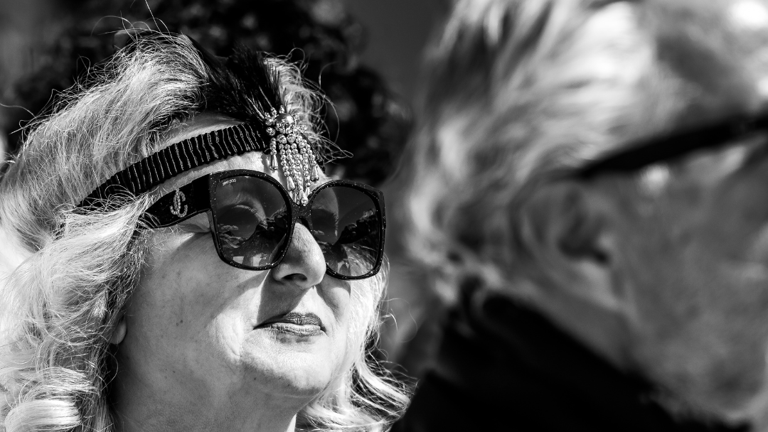 Frau beim Retro Skitag