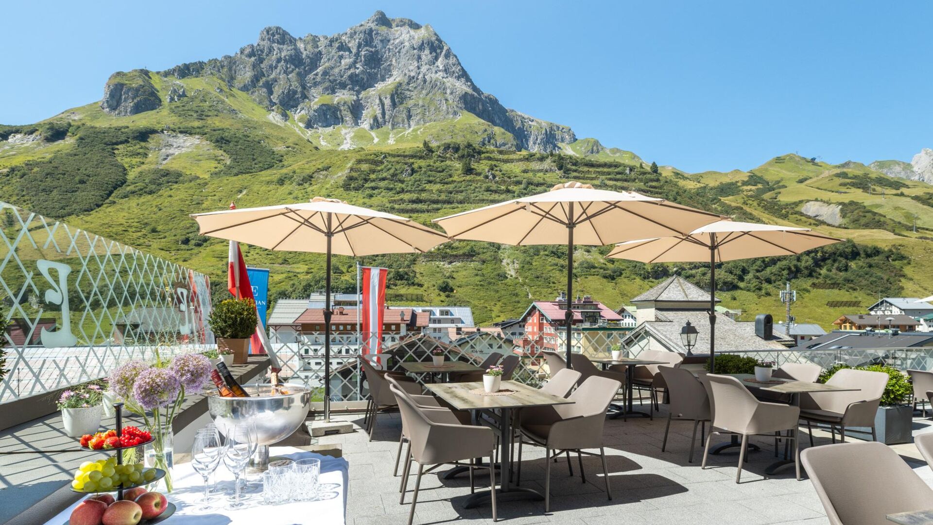 Sonnenterrasse Hotel Enzian in ZÃ¼rs