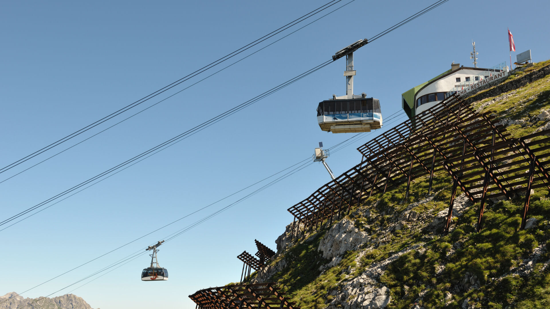 RÃ¼fikopf Seilbahn mit Blick auf das RÃ¼fikopf Panoramarestaurant