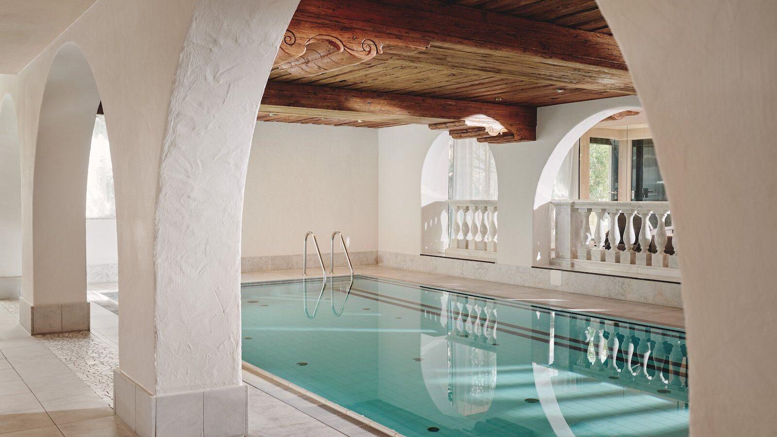 Burg Hotel Lech Schwimmbecken Familienbereich