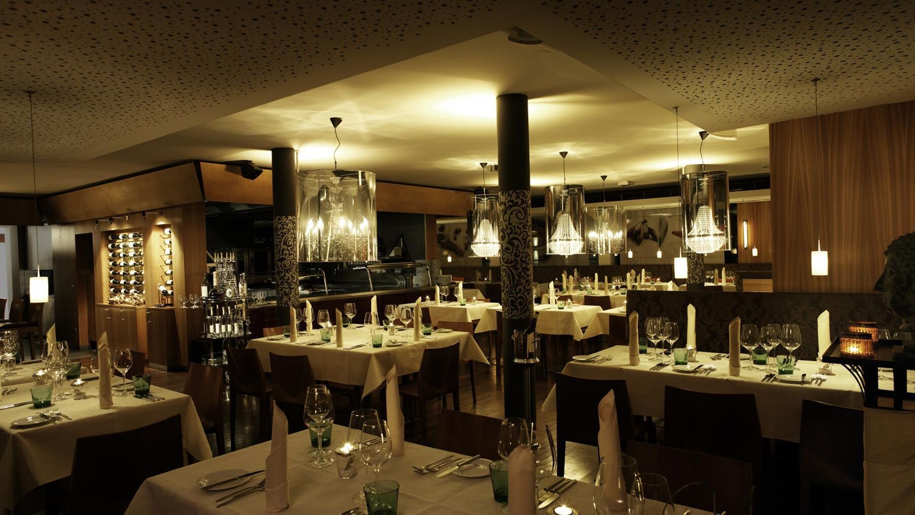 Bilder Von Nuro Restaurant & Bar