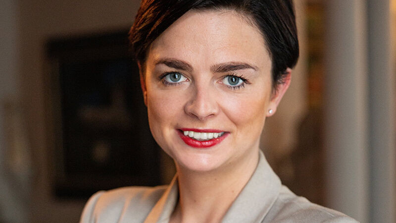 Portrait Hochformat Dr. Ramona Maria Kordesch-min