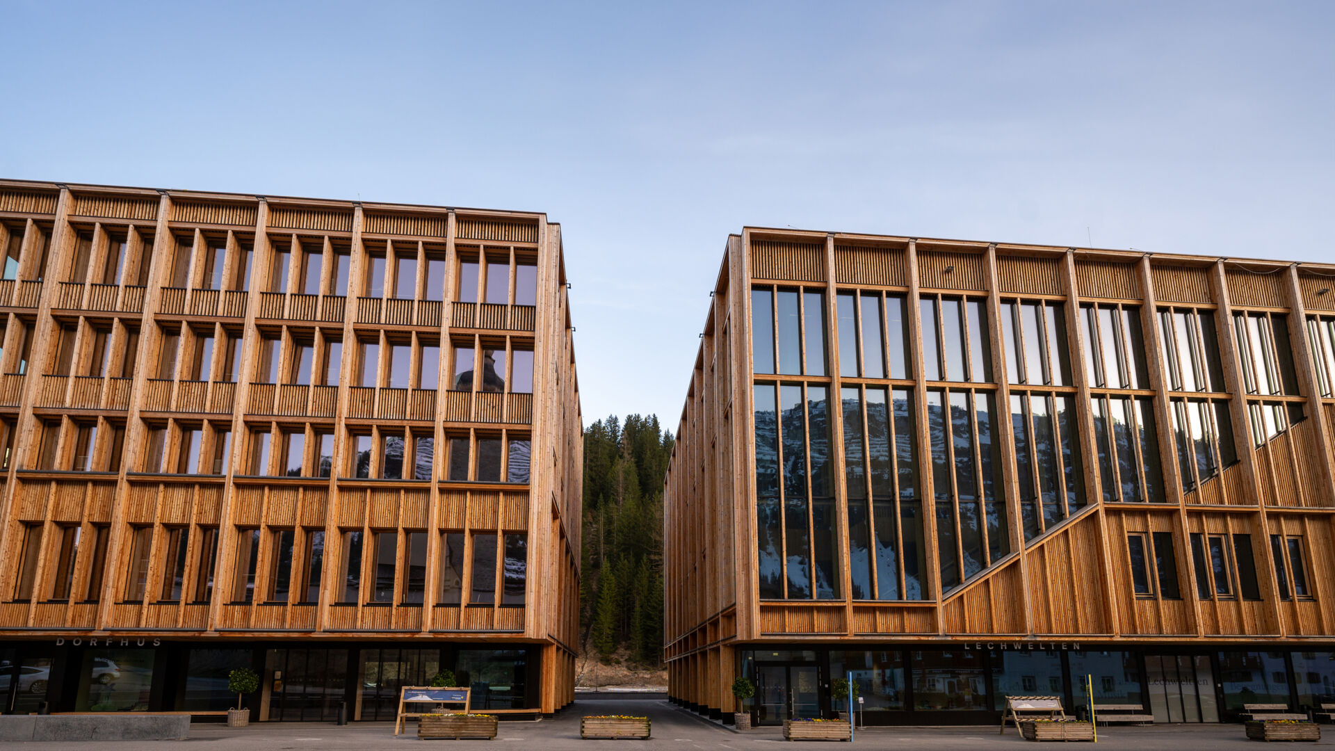 DSC_1438Dorfzentrum_Lech_Architektur_by_Dietmar_Hurnaus_ KI_EDIT