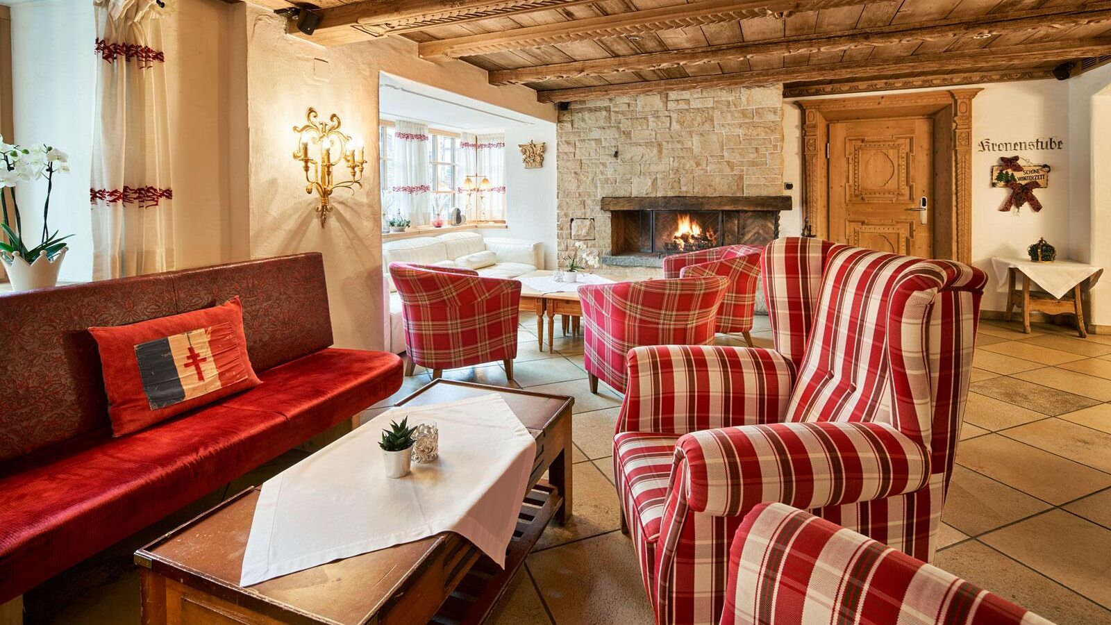 GemÃ¼tliche Kamin Stube in der Krone von Lech