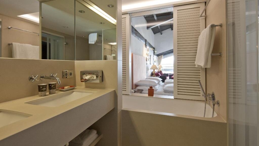 Junior Suite mit Kamin Badezimmer