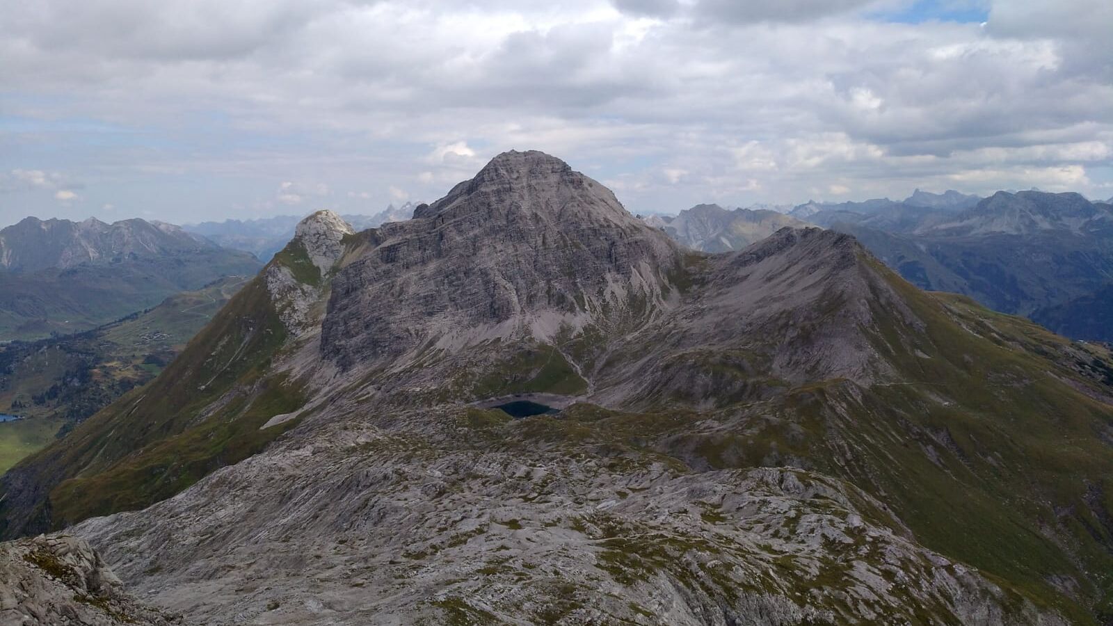Ausblick zum Butzensee und der Mohnenfluh