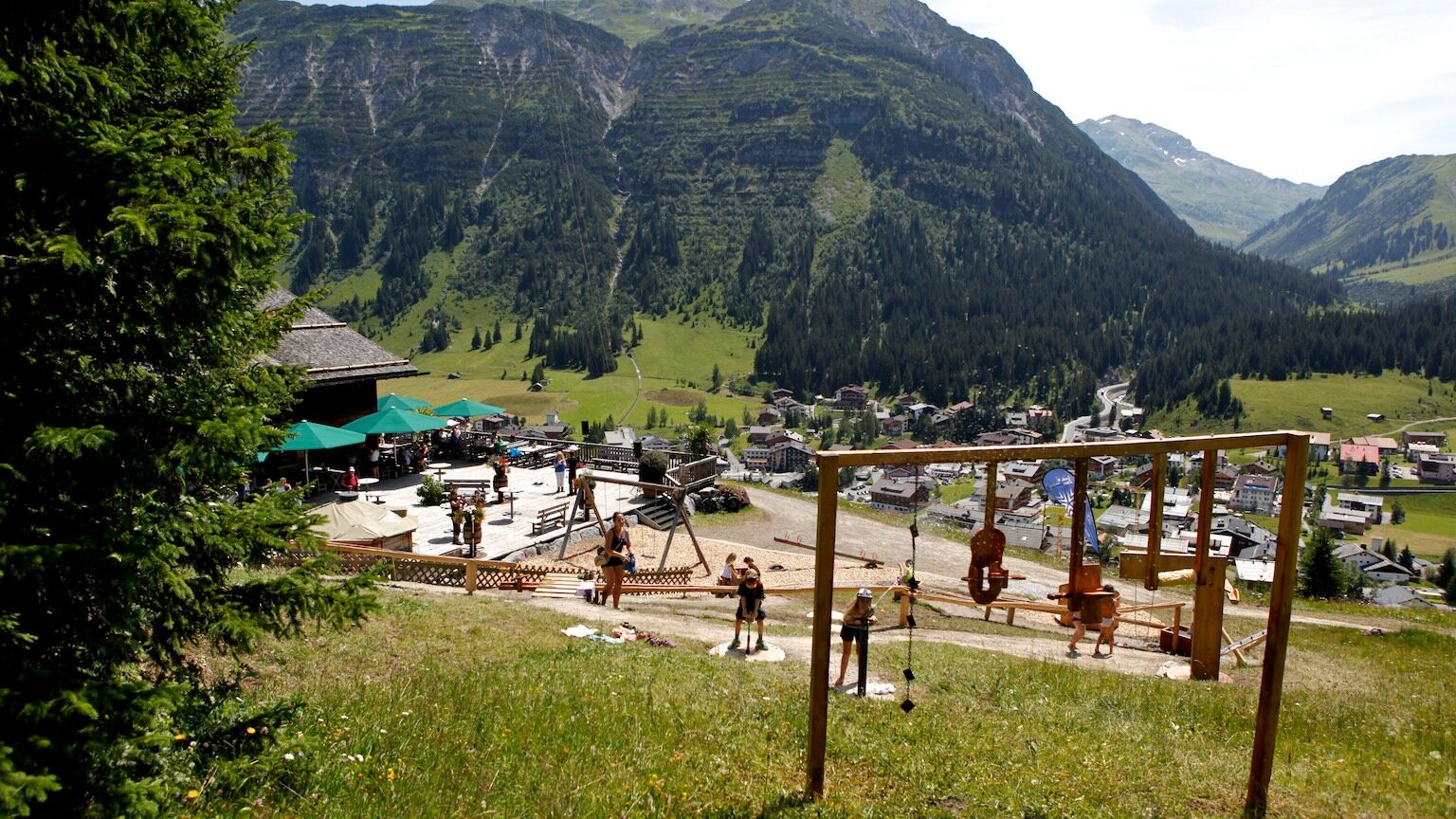Spielplatz an der Rud-Alpe mit Blick auf Lech