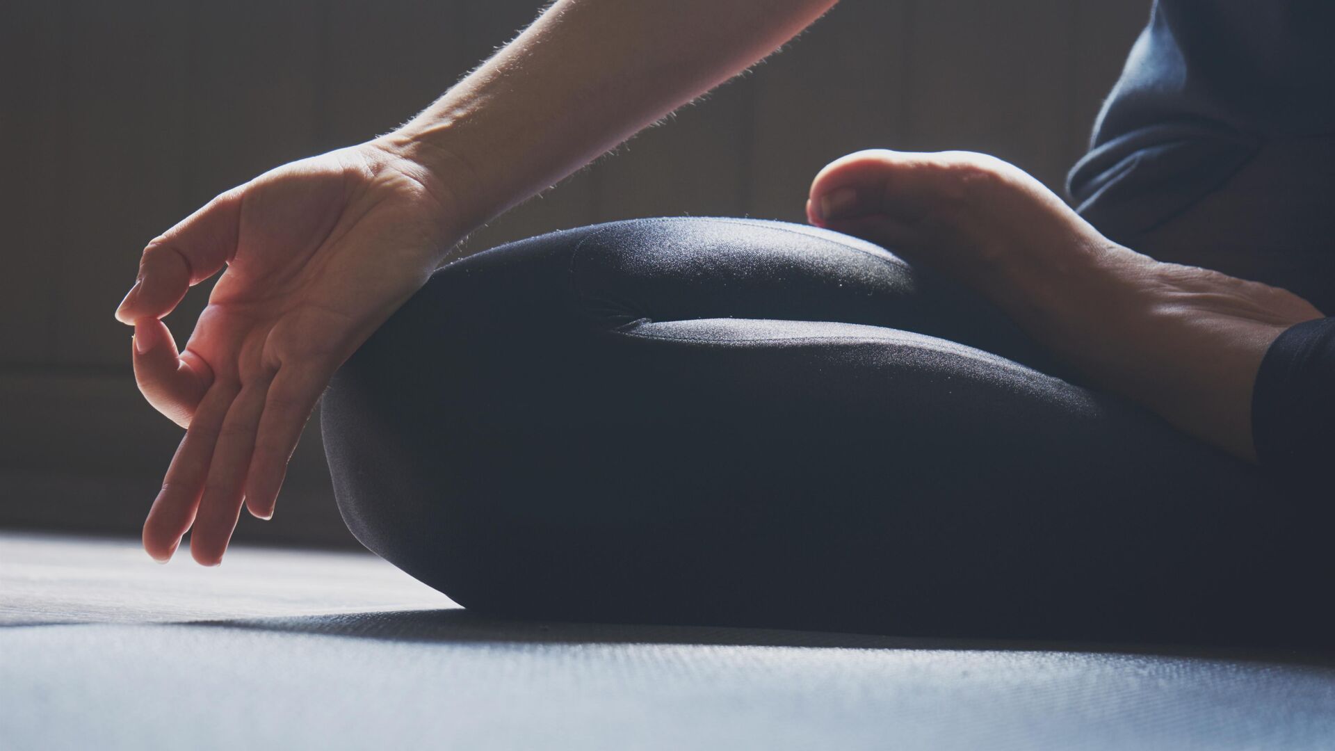 Frau beim Meditation