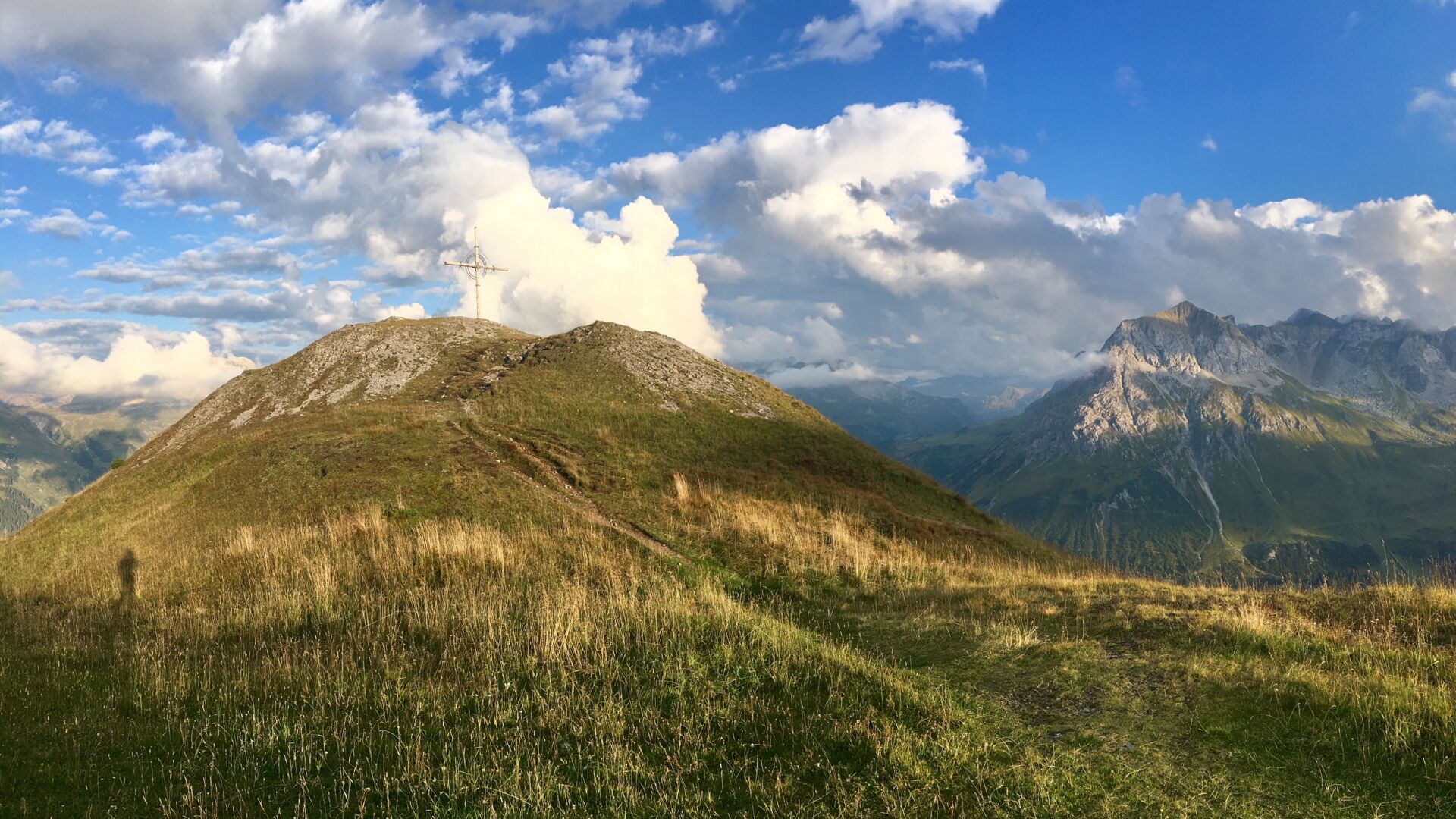 Kriegerhorn with its summit cross at an altitude of 2.173 m