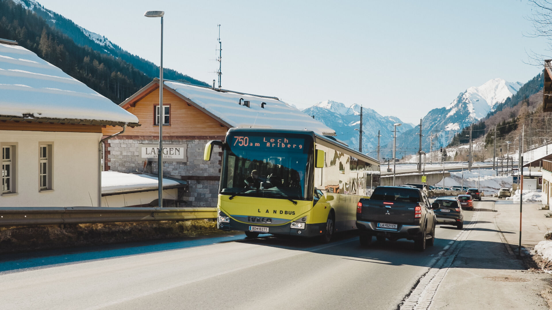 Mit-dem-Bus-vom-Bahnhof-Langen-nach-Lech-Zürs