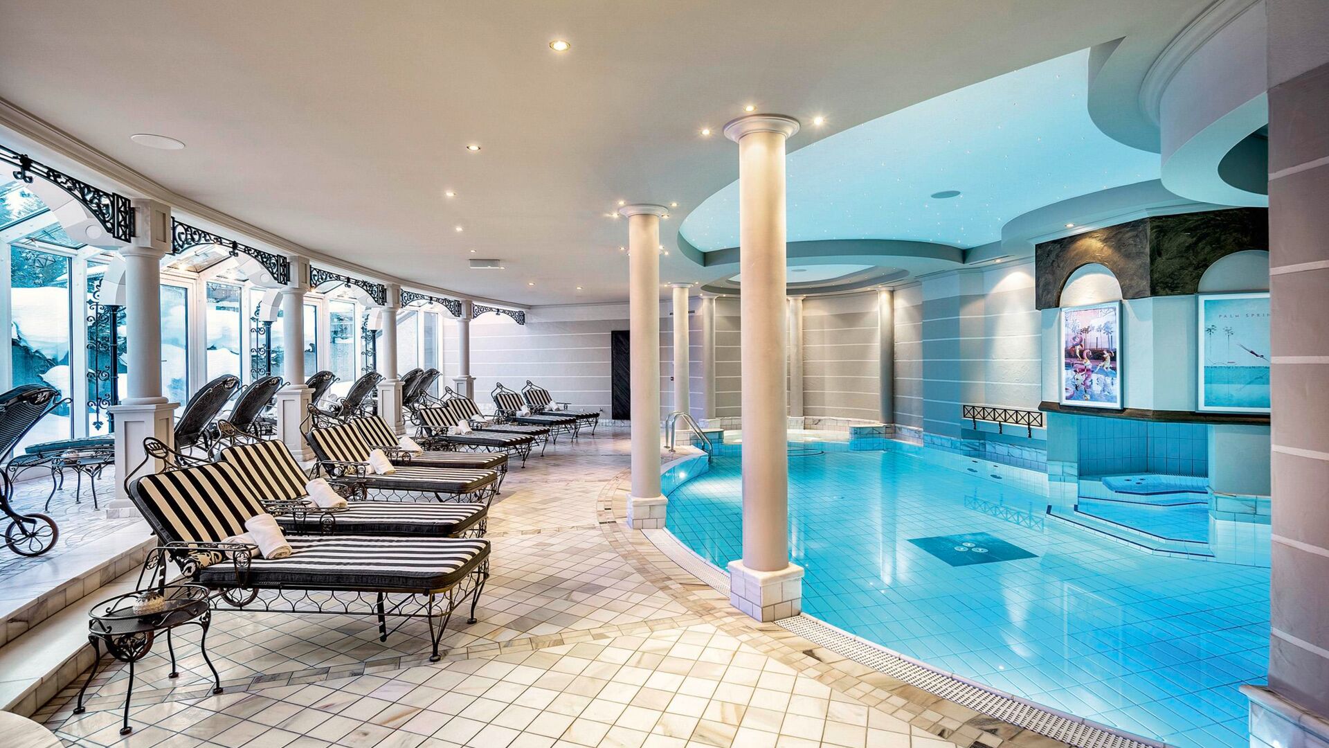 Panorama Innenpool im Hotel Krone in Lech