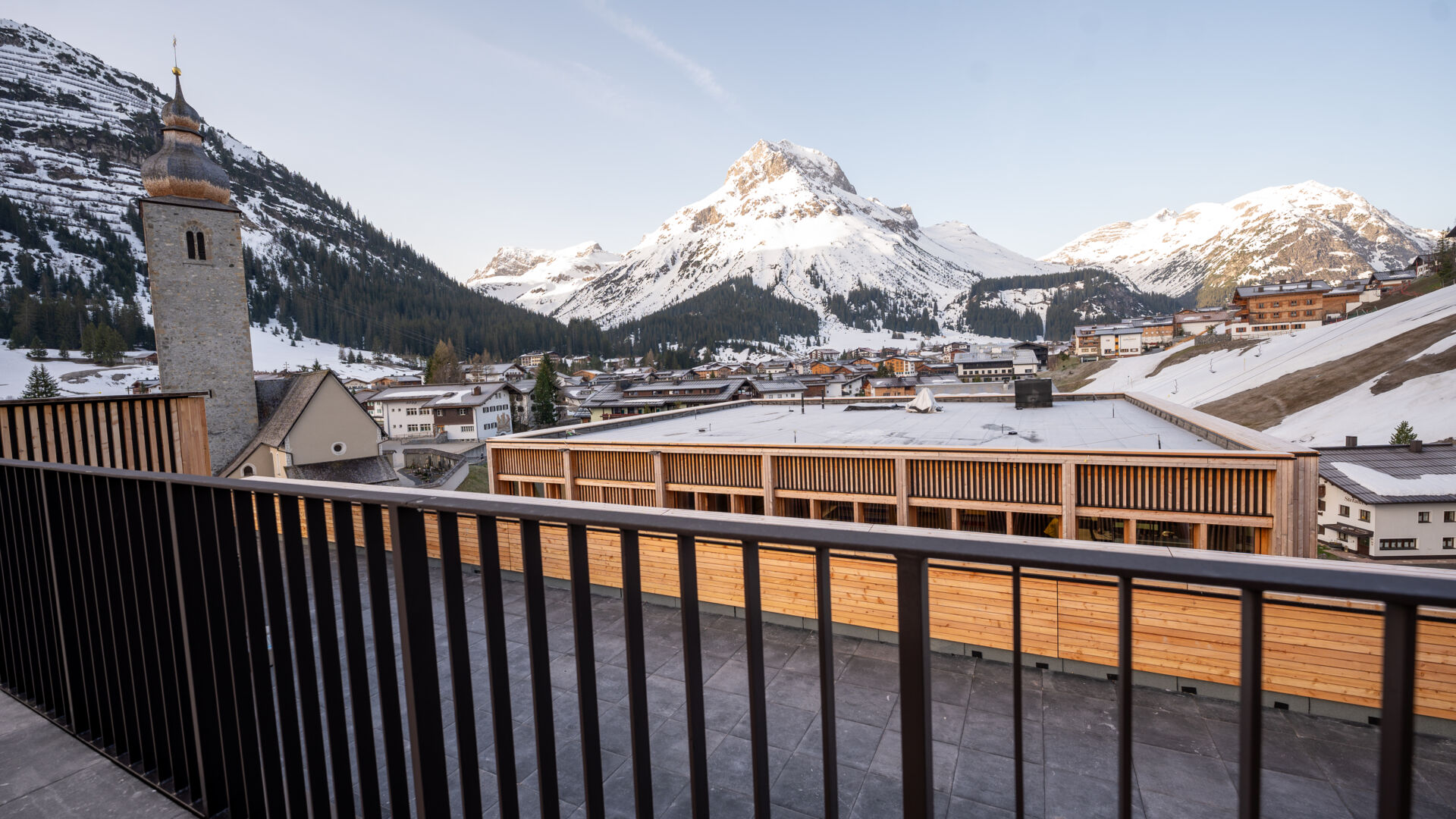 dachterrasse-lechwelten-2024-winter-lech-zuers-vorarlberg