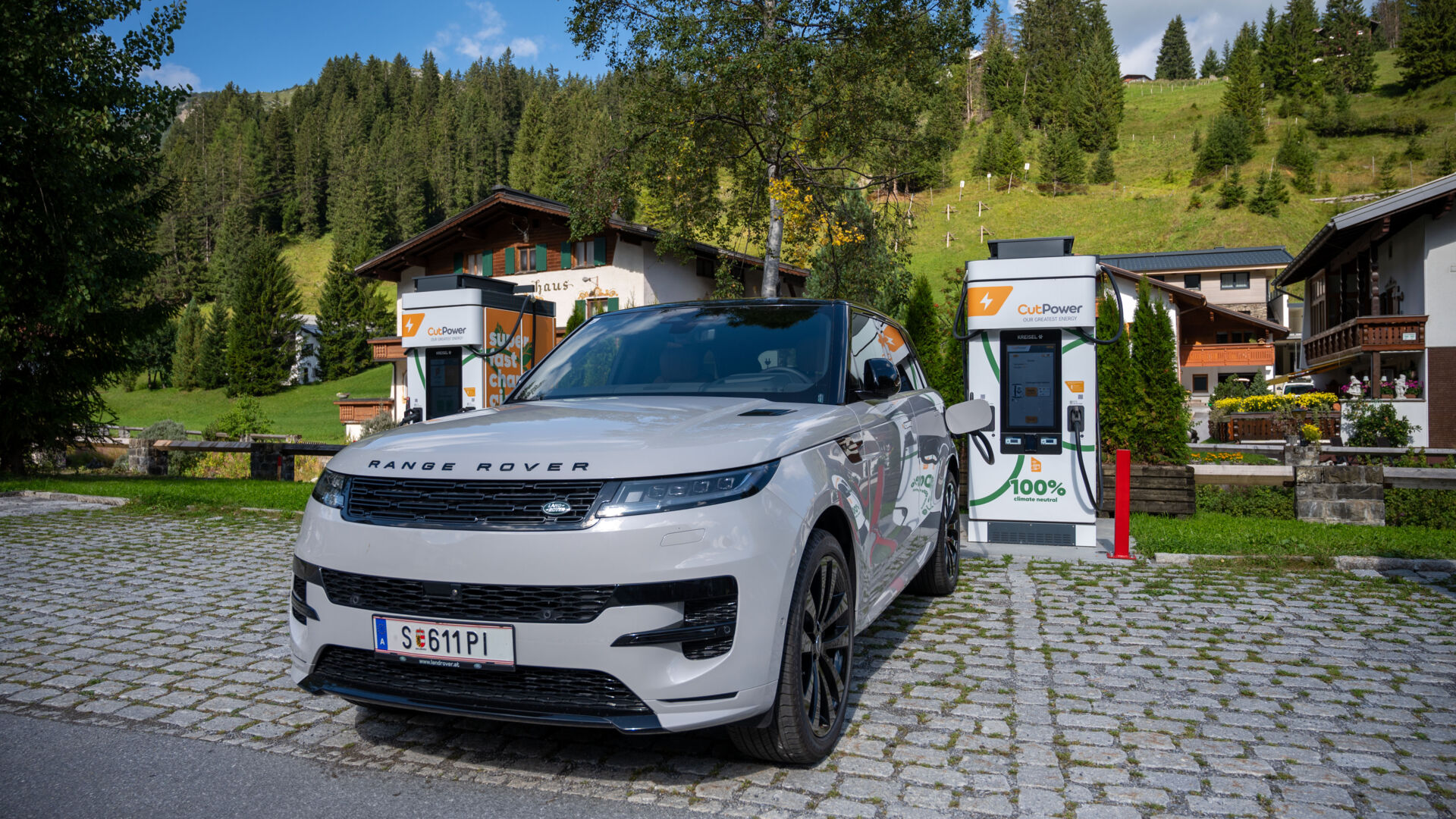range-rover-lech-zürs-anreise-pkw-parken