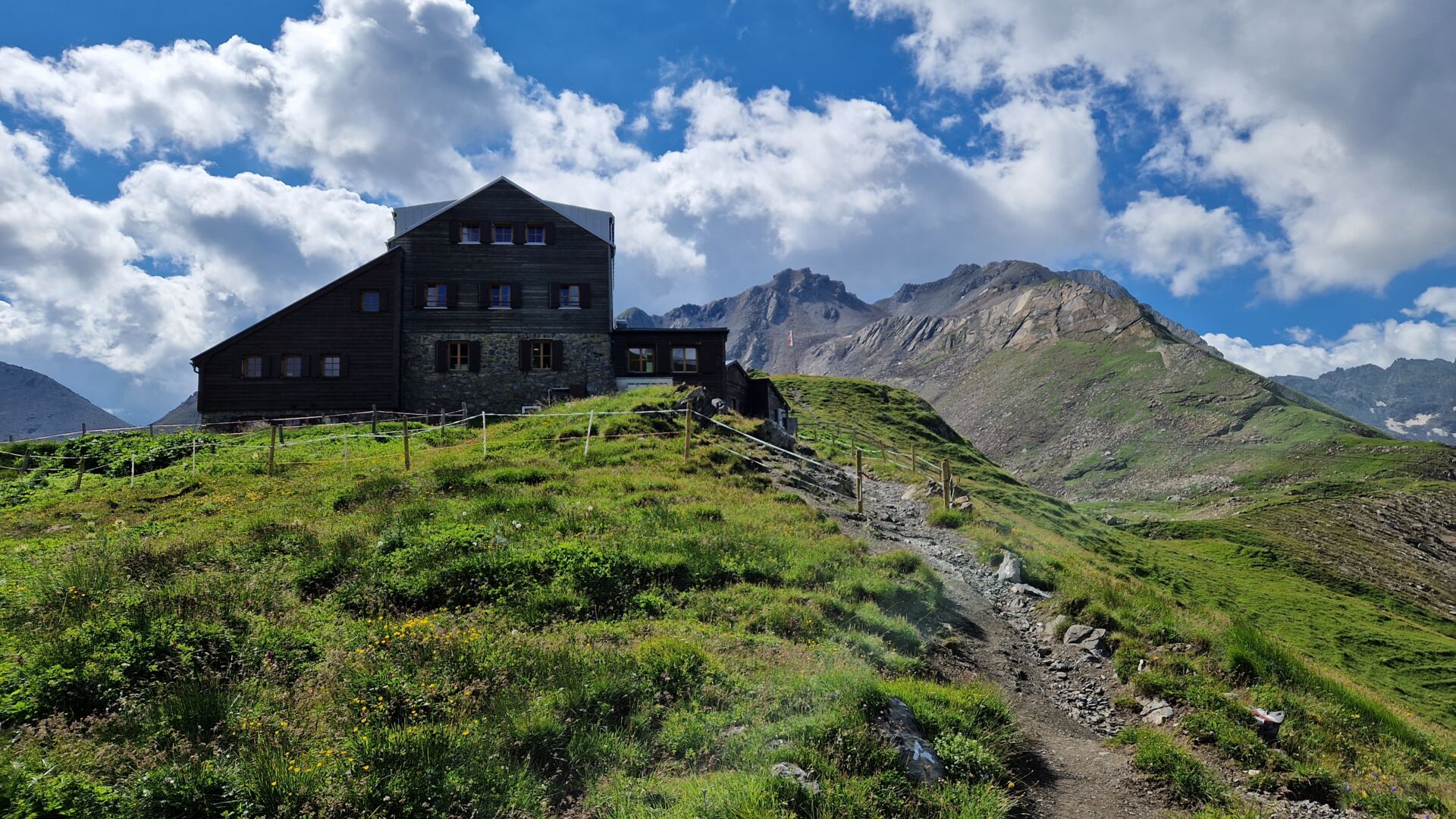 stuttgarter-huette-arlberg-trail-vorarlberg
