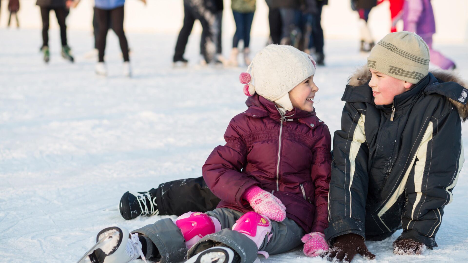 Kinder Eislaufen _ Shutterstock