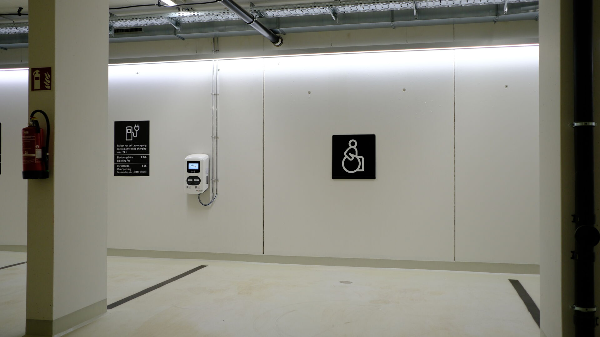 lechwelten-tiefgarage-behindertengerechter-parkplatz-lech-zuers-vorarlberg