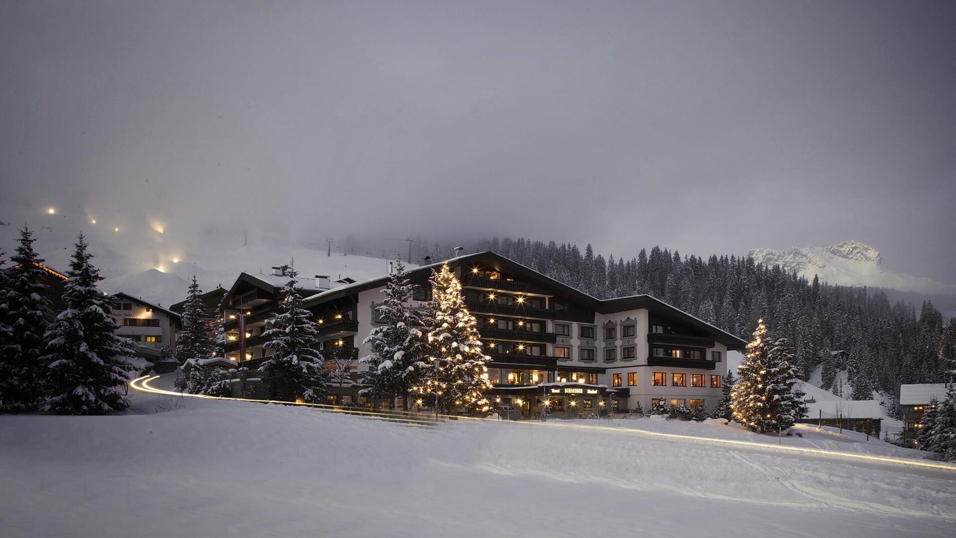 almhof_Fassade_Nacht_high-res_2016