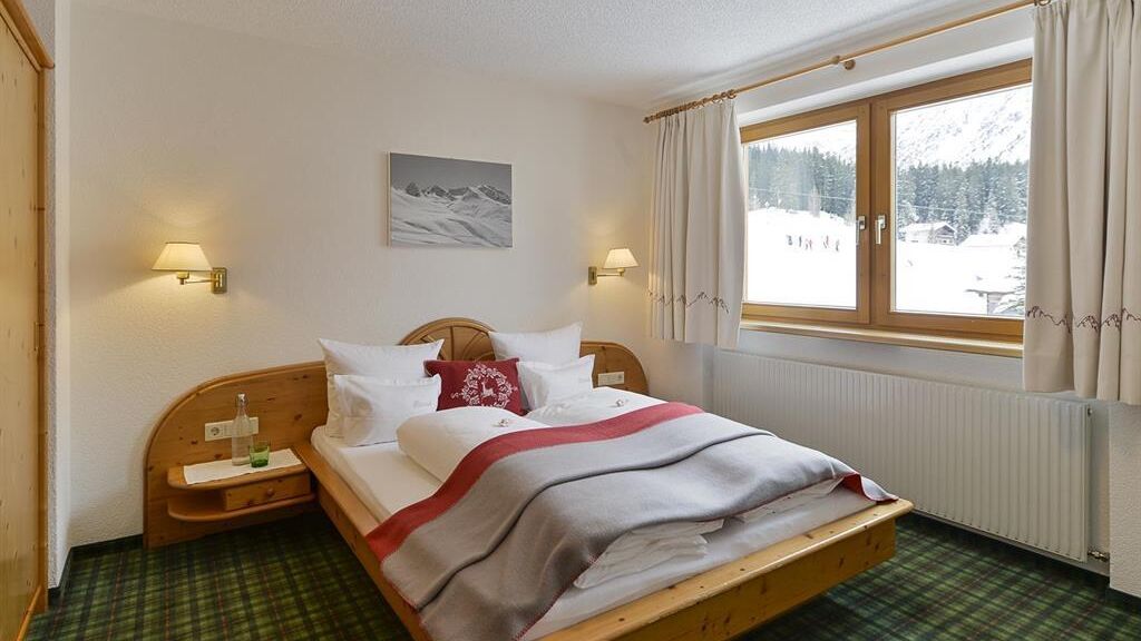 Schlafzimmer 1