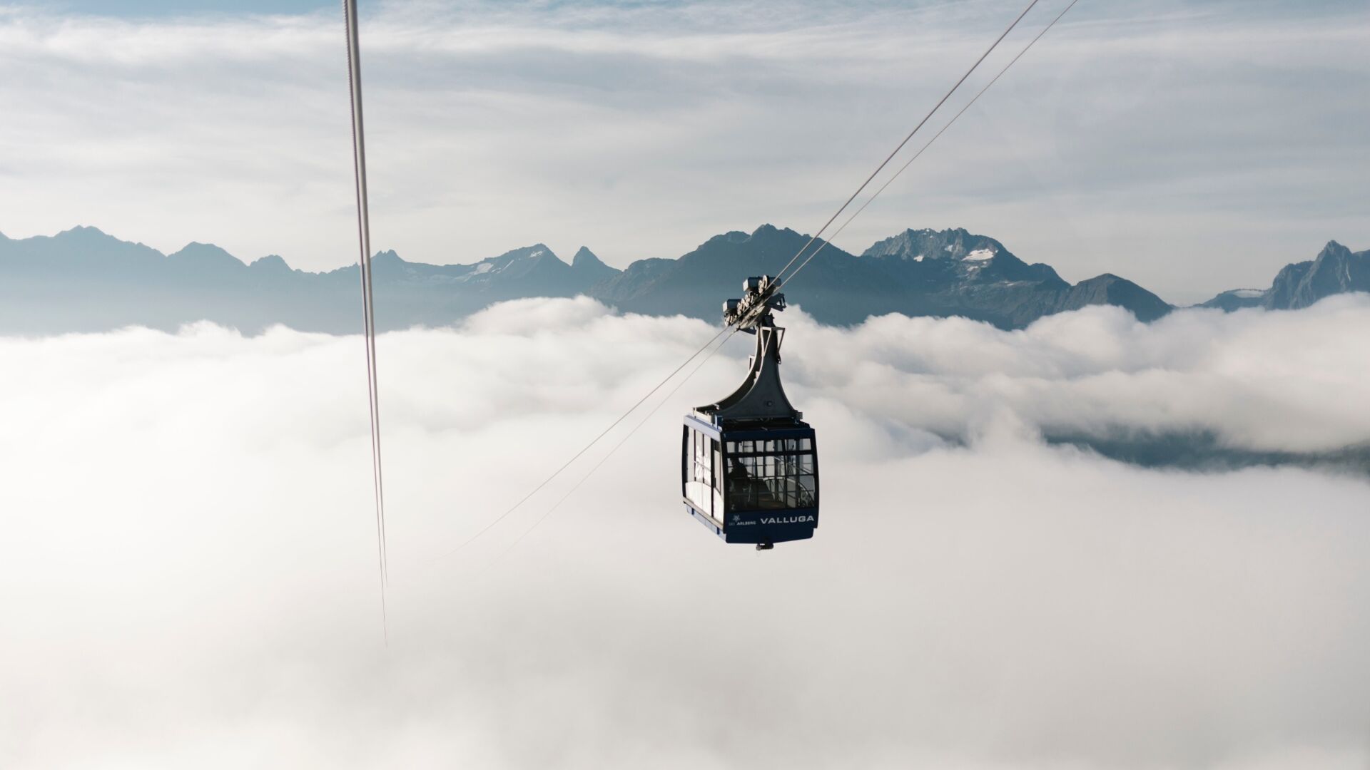 Die Vallugabahn II bringt Sie ins Tal.