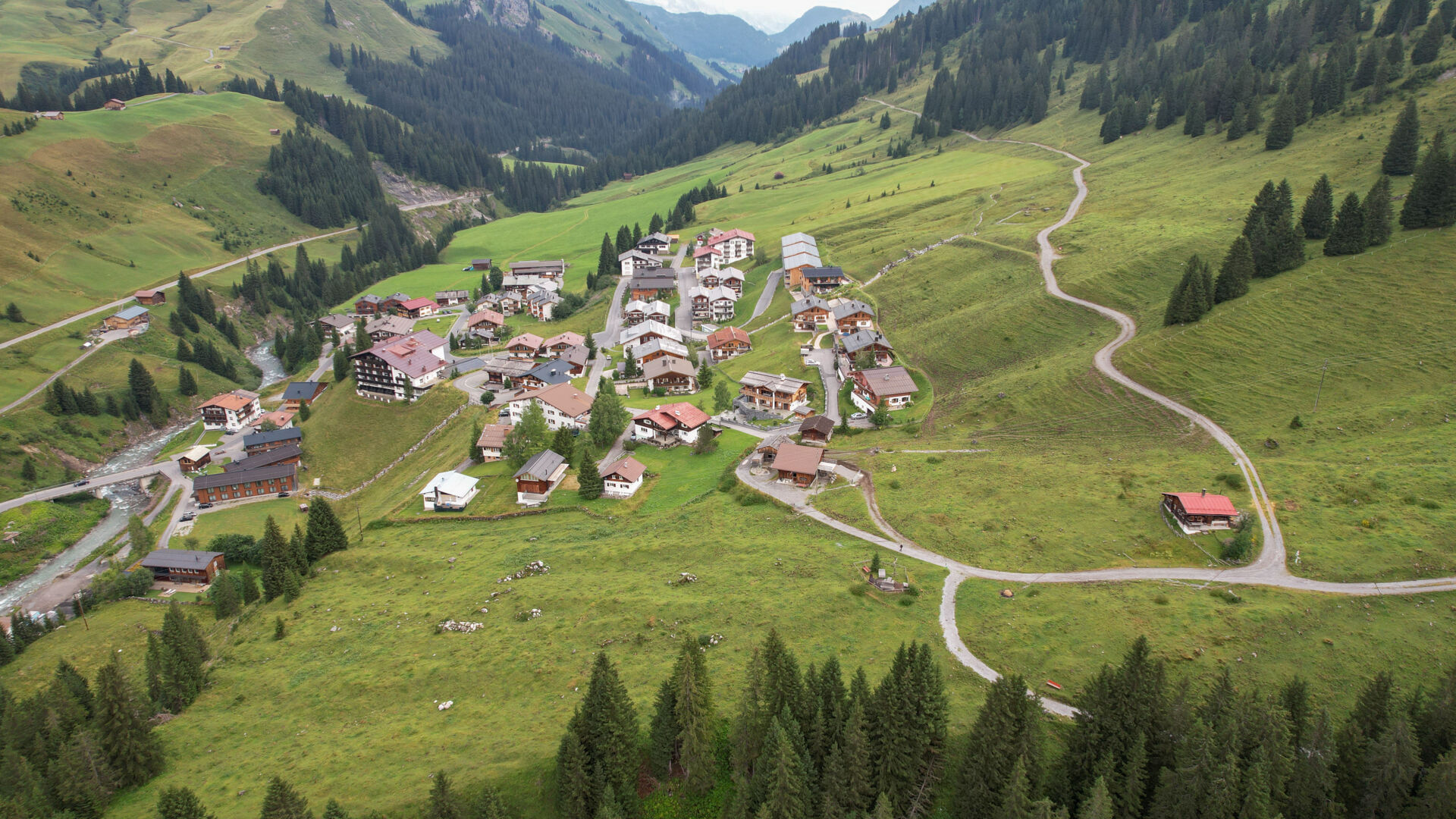 Stubenbach aus der Vogelperspektive mit Grillplatz am Rand des Ortsteils