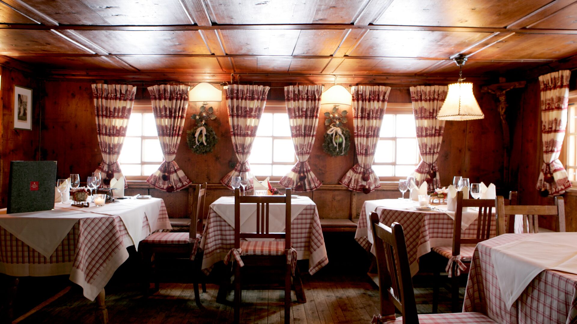 Goldener Berg_StüberlmitAussicht_byTanjaundJosefPhotographie