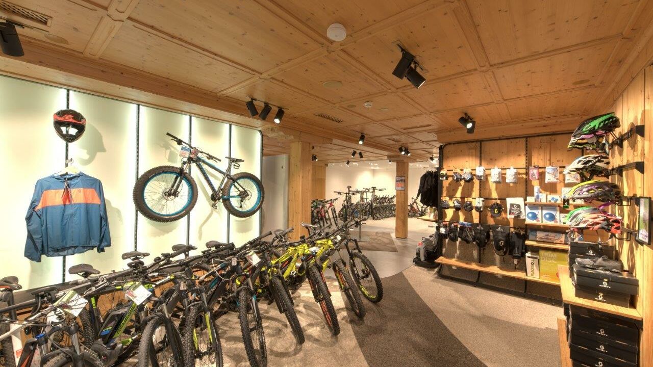 Intersport-Arlberg-Fahrradverleih-von-Innen