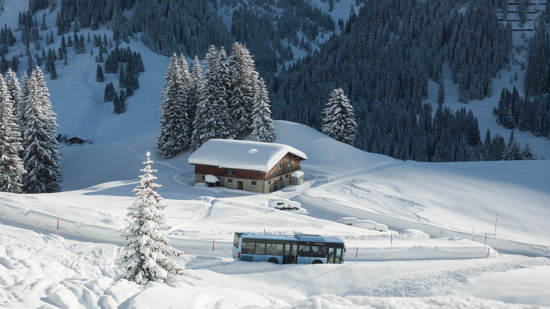 ortsbus-lech-winter-schnee-lech-zuers-mobilitaet