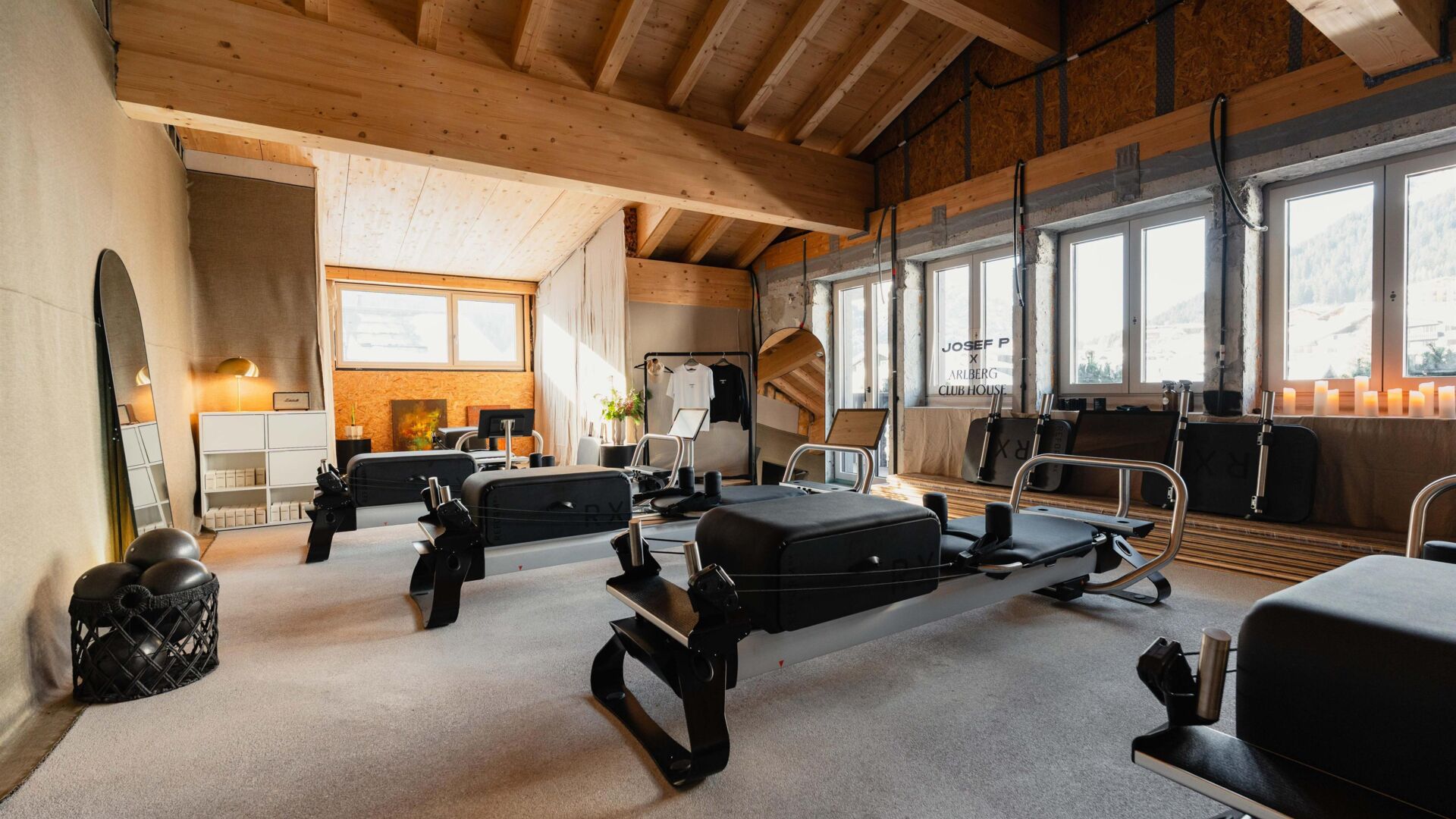 Reformer Pilates GerÃ¤te im Raum