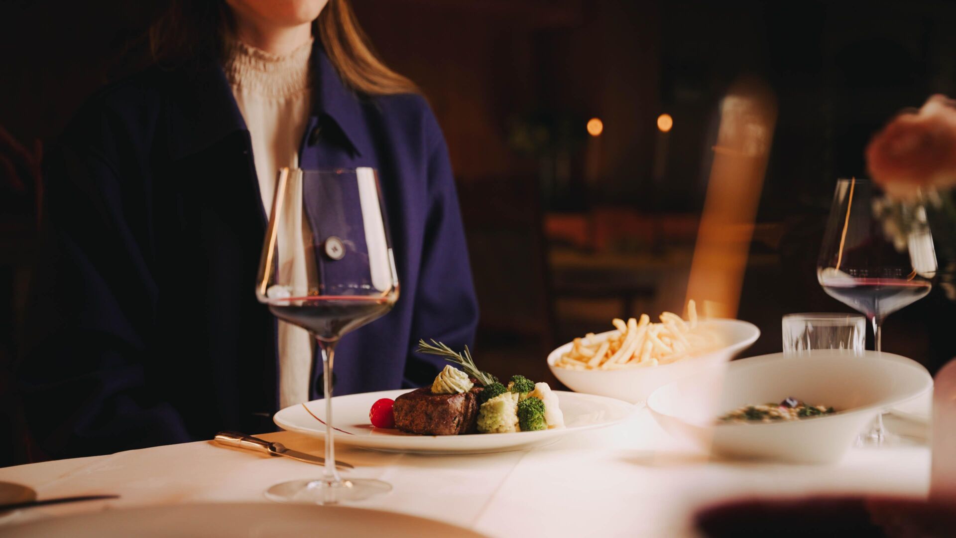 Steakhouse_01_00_14_14