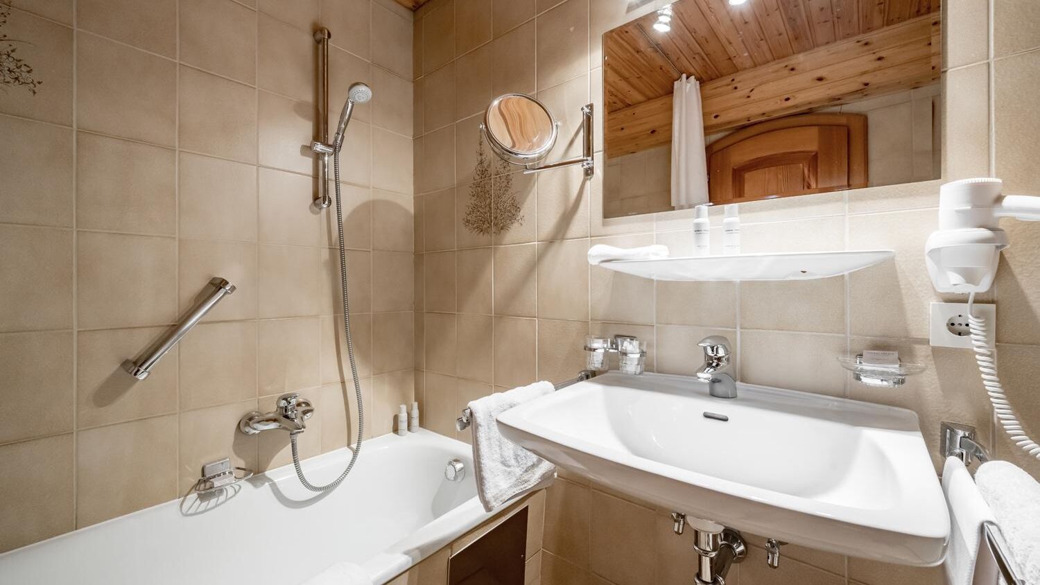 Zimmer 6 "Doppelzimmer Superior"