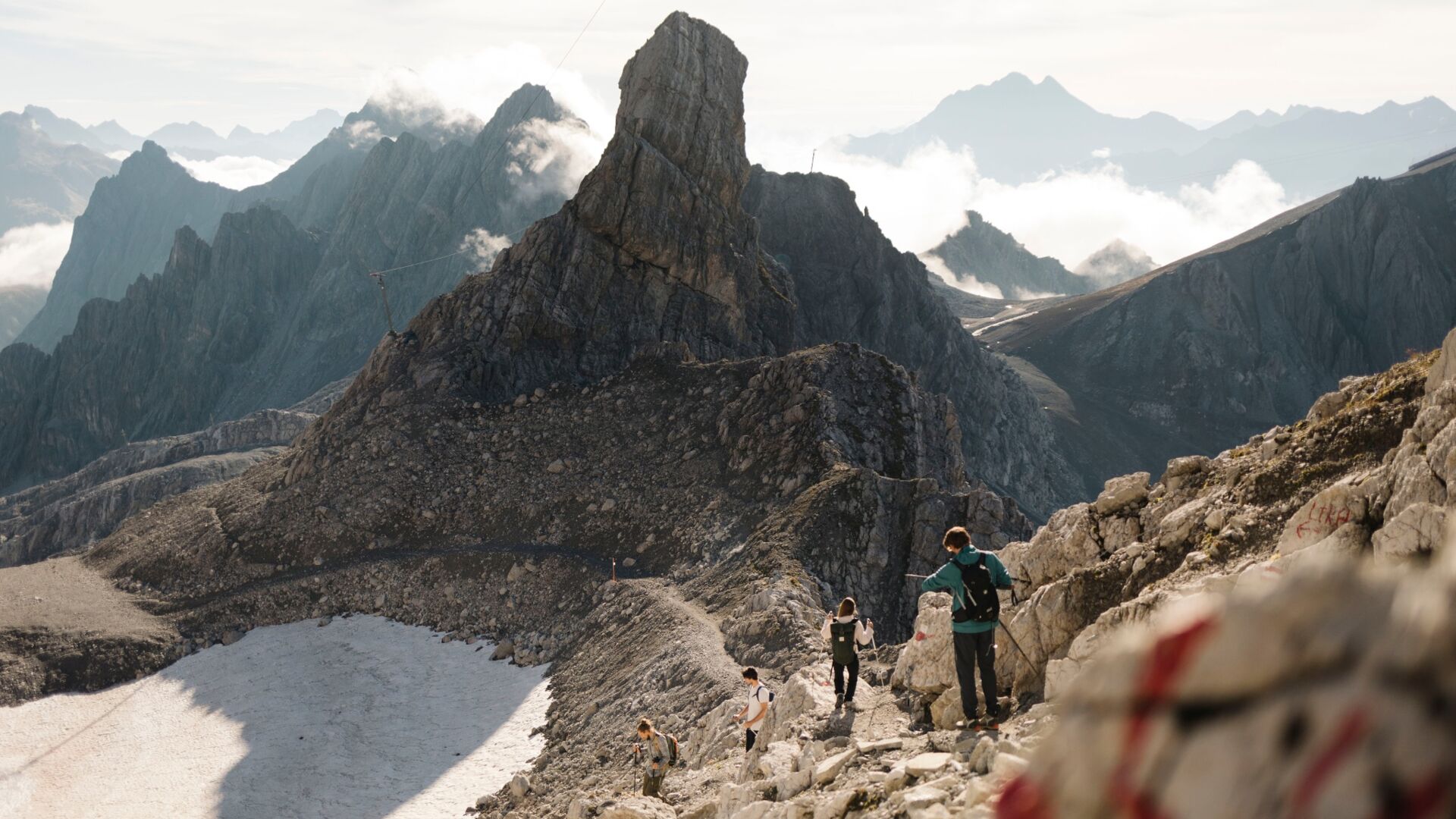 Hochalpine Wege warten auf der Etappe zwischen Lech und St. Anton am Arlberg