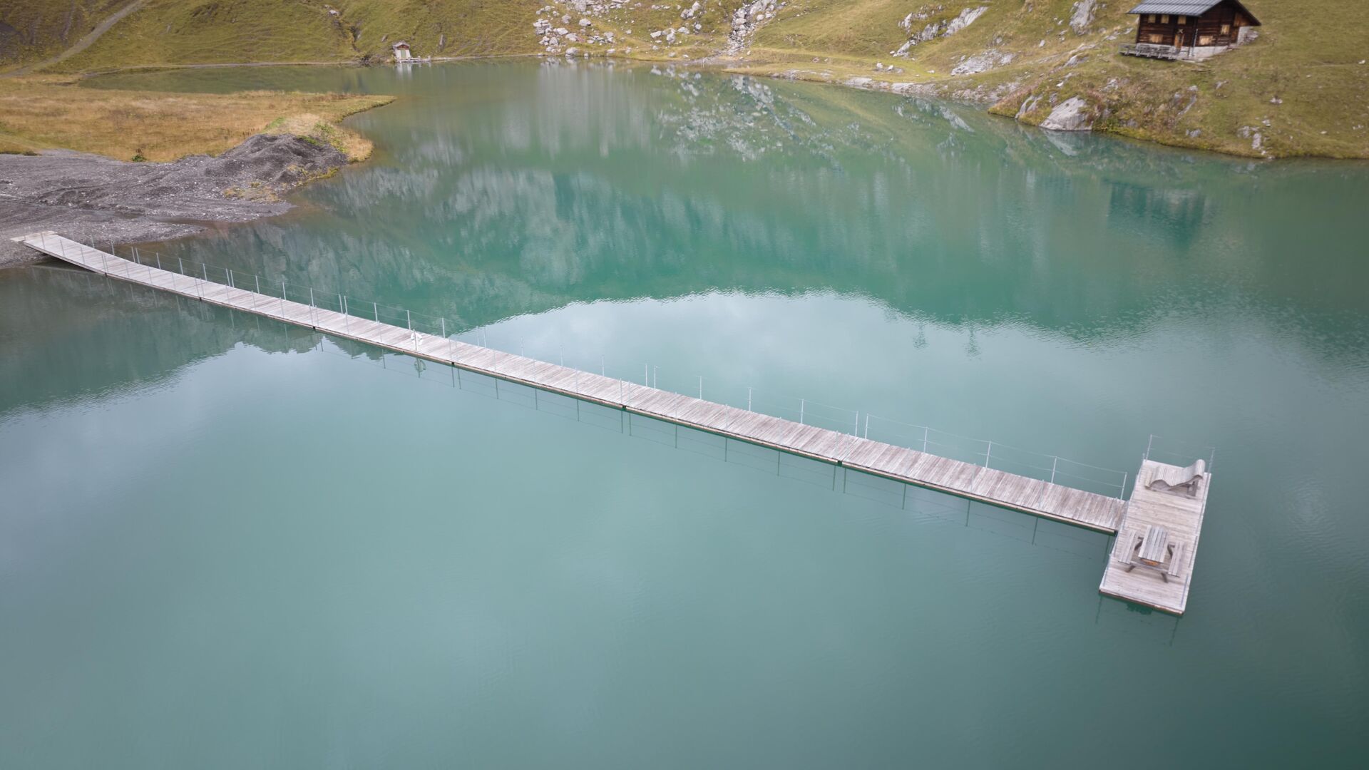 Steeg am türkiesen Zürser See
