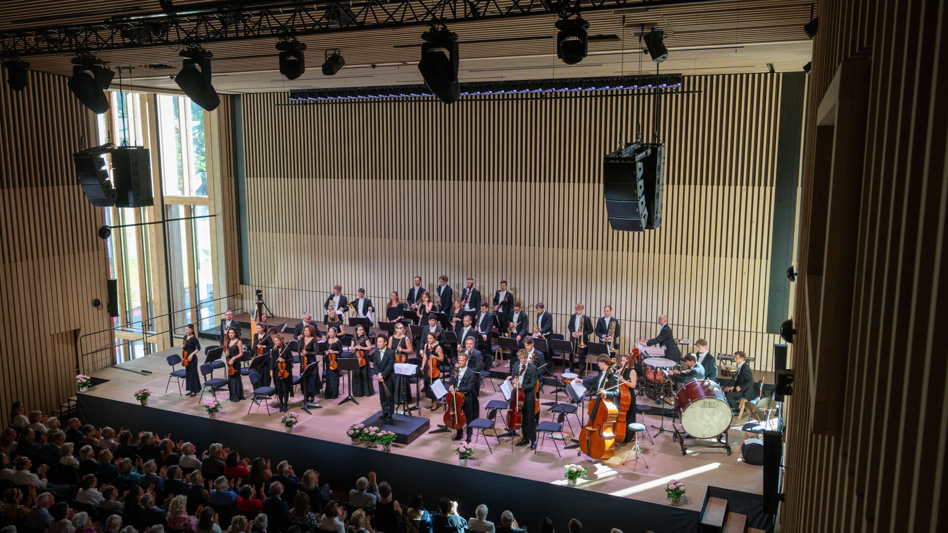 Die Bühne in den Lechwelten beim Lech Classic Festival mit Orchester