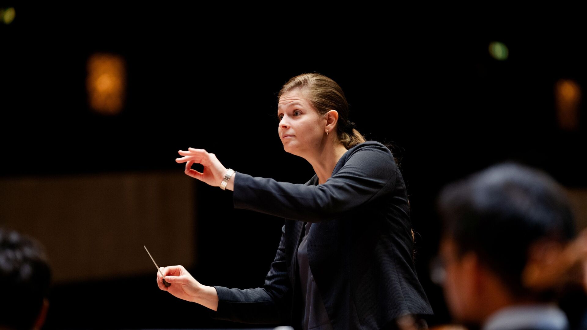 Katharina Muellner Dirigierend