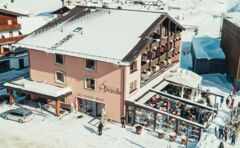 FriendlyBrändle_Skishop_Bistro_Terrasse_Vogel_2_Or