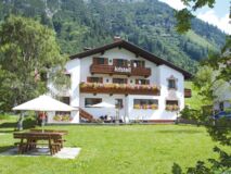 hotel_kristall_lech_aussen_sommer_02