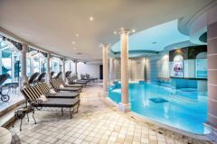 Panorama Innenpool im Hotel Krone in Lech