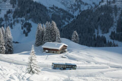 ortsbus-lech-winter-schnee-lech-zuers-mobilitaet