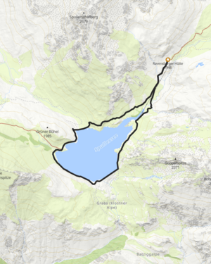 Spullersee blitzt im Sonnenlicht dahinter erhebt sich die Plattnitzer Jochspitze