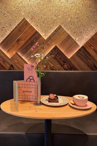 Cafe und Kuchen im Cafe Gotthard