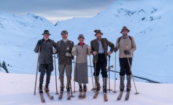 Skishow der Skischule Zürs mit Fackellauf