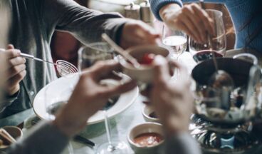 Genussmomente in Zürs - Fondue-Erlebnis im ROBINSON Alpenrose Zürs