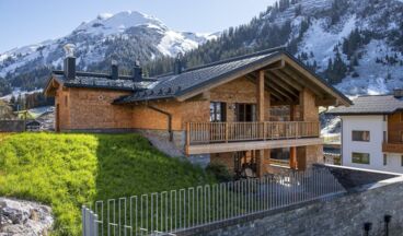 Chalech Residence, Image 1