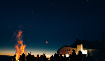 SONNWENDFEUER RÜFIKOPF - Das höchste Feuer in Lech