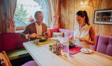 Goldener Berg, Dirndlstüberl, Bild 3