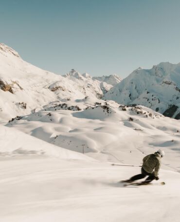 skitag-lech-zürs-arlberg-vorarlberg-piste-sonne