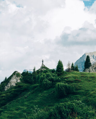 Wandern_LZTG_by_Daniel_Zangerl_WEB_ (1).jpg