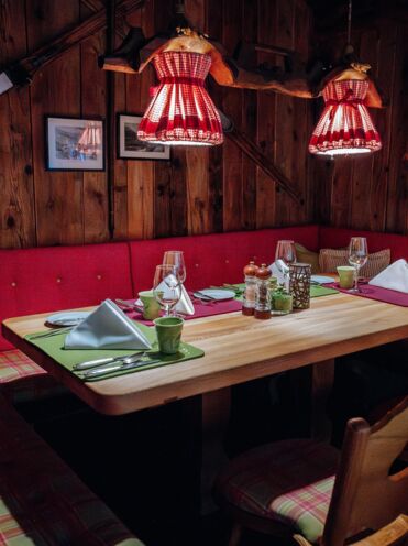 isDecorativeImage ? '' : image.title