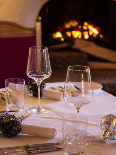 isDecorativeImage ? '' : image.title